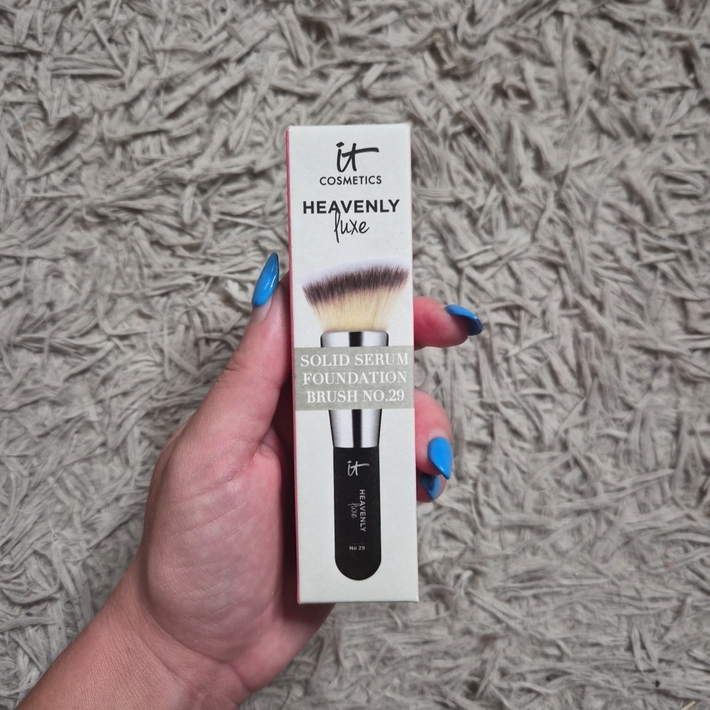 it Cosmetics Heavenly Luxe Solid Serum Foundation Brush No. 29 New NIB Sealed ✨️